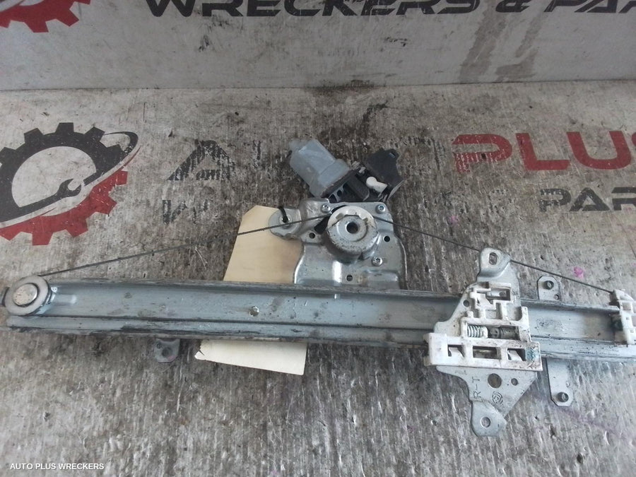 2012-2017 Nissan Pulsar Right Front Window Reg Motor