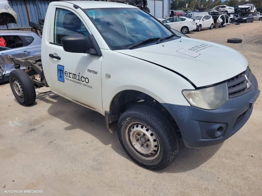 2013 Mitsubishi Triton Right Headlamp