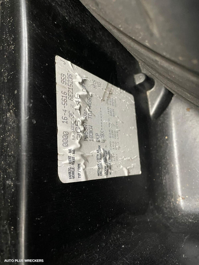 2006 Volkswagen Passat Right Guard