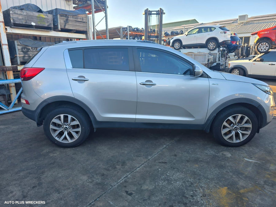 2010-2015 Kia Sportage Left Guard