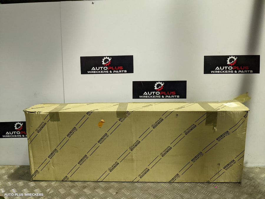 2013 Toyota Landcruiser Grille