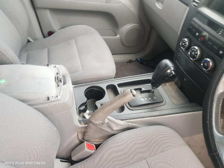 2007 Kia Sorento Left Guard