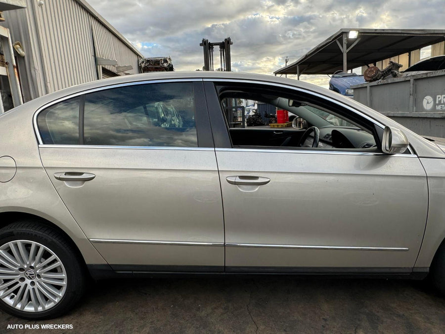 2006 Volkswagen Passat Left Rear Door Sliding