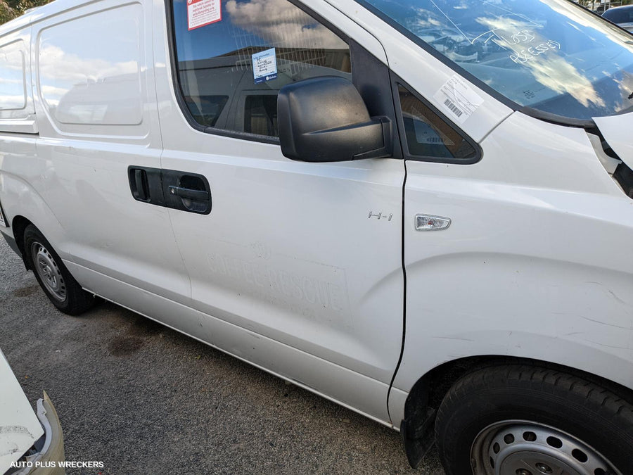 2018 Hyundai Iload/imax Door Handle