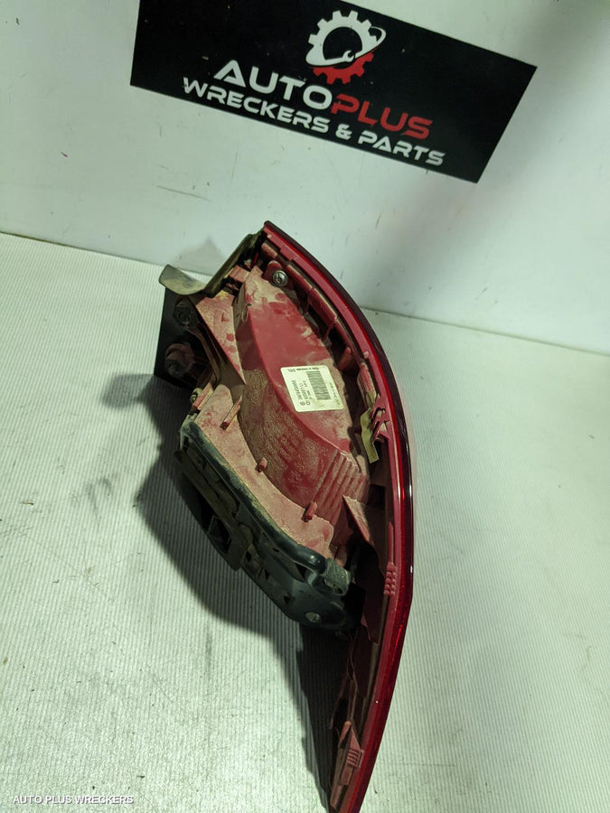 2014 Volkswagen Passat Left Taillight
