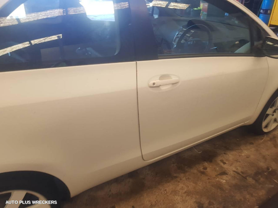 2007 Toyota Yaris Sunvisor