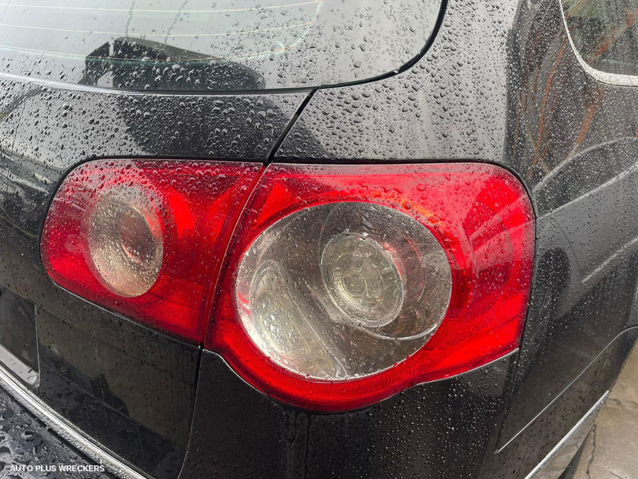 2006 Volkswagen Passat Right Guard