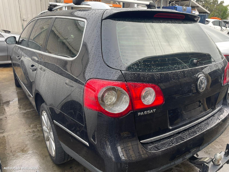 2006 Volkswagen Passat Right Taillight