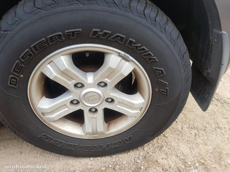 2007 Kia Sorento Left Guard