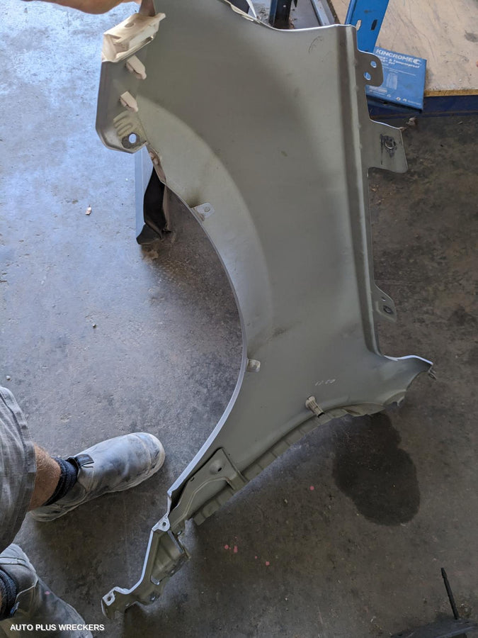 2013 Suzuki Vitara Right Guard