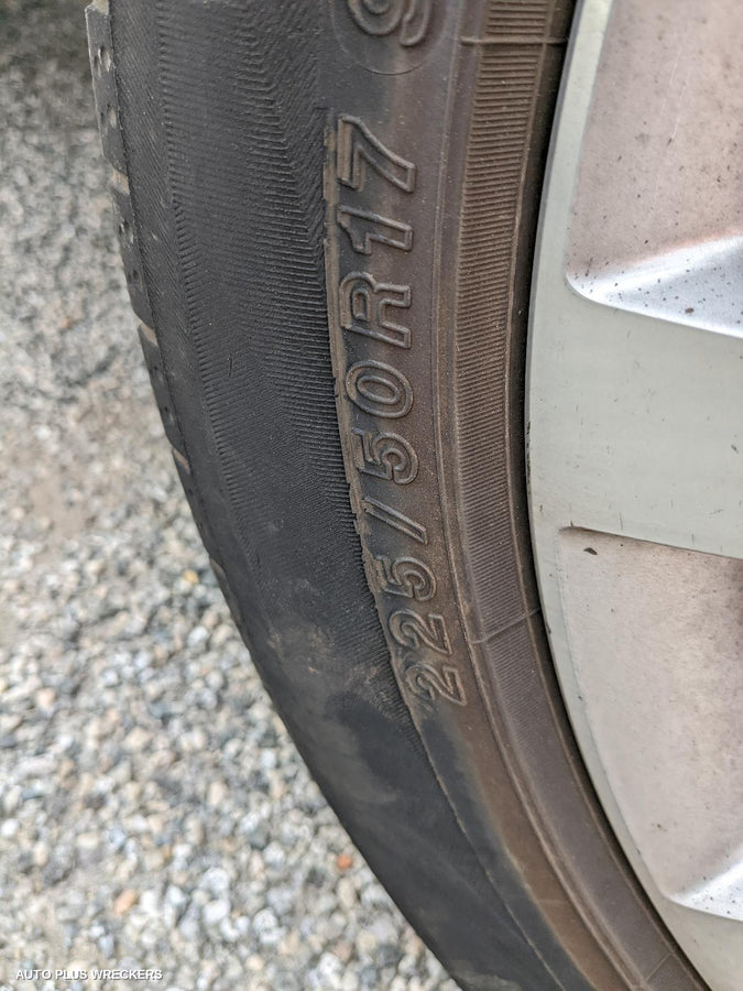 2016 Skoda Yeti Left Front Door