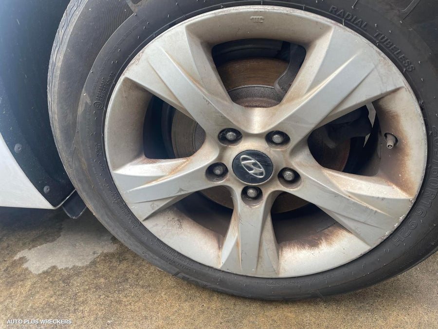 2014 Hyundai I40 Left Front Door