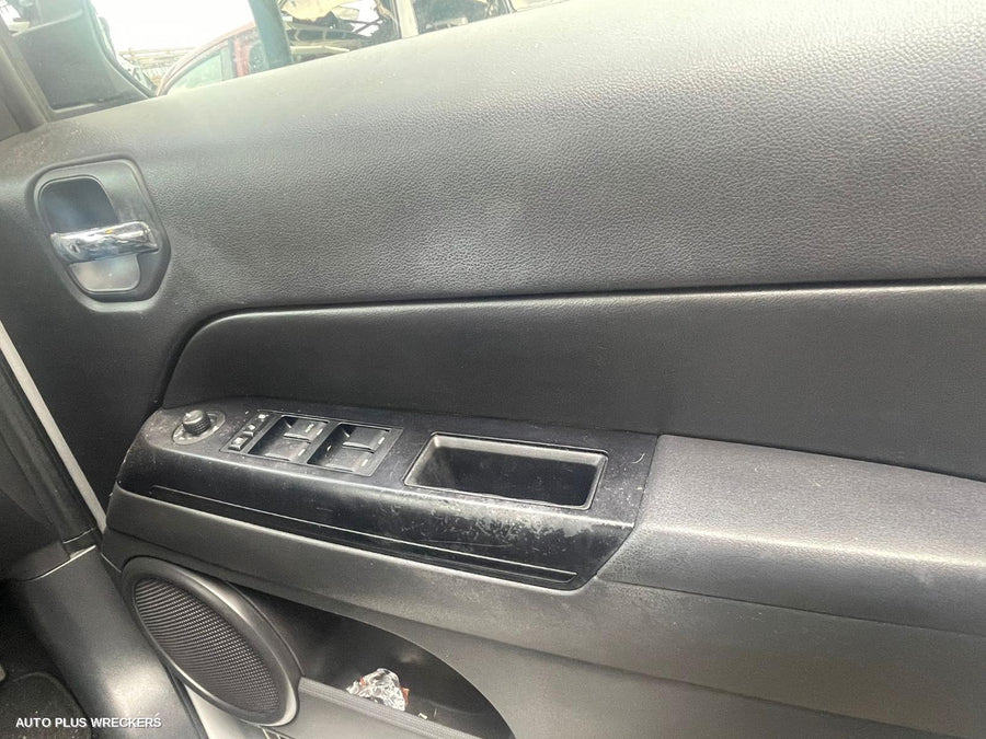 2012 Jeep Patriot Right Front Door Window