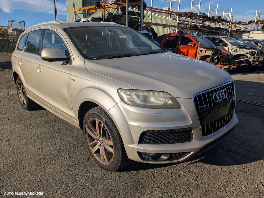 2009-2015 Audi Q7 Right Guard Liner
