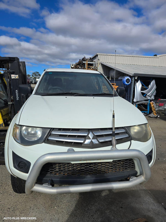 2009-2015 Mitsubishi Triton Glove Box