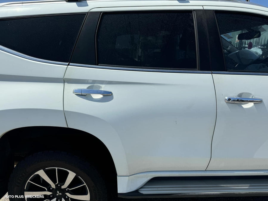 2015-2026 Mitsubishi Pajero 3rd Seat