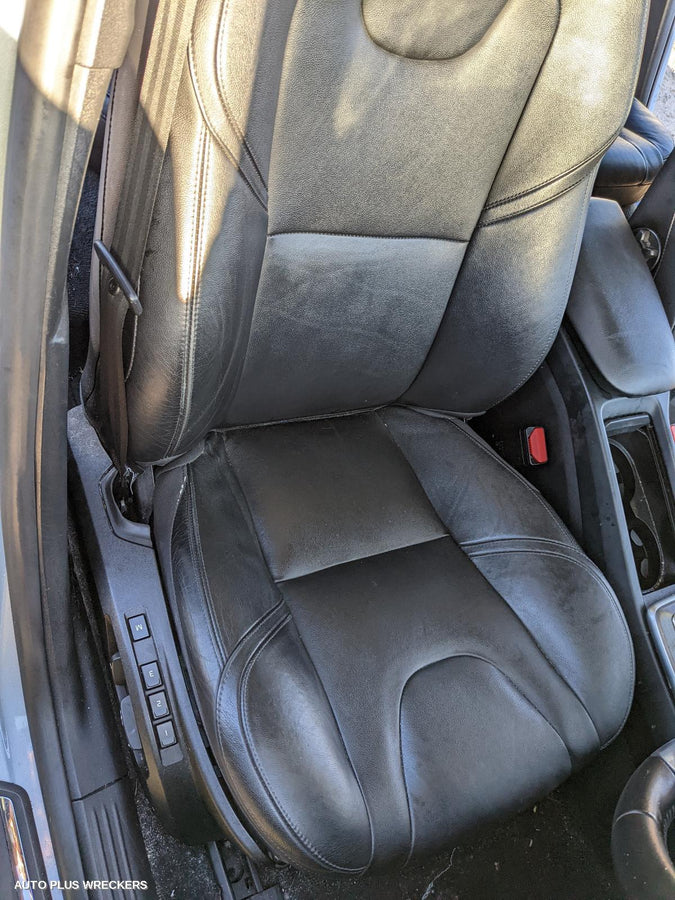 2016 Volvo S40 Left Front Door Window