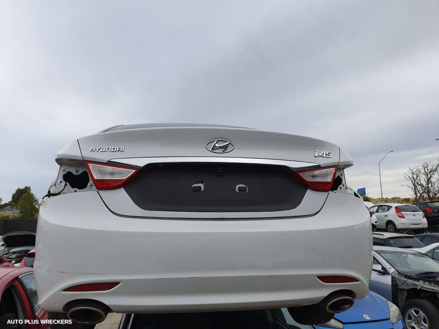 2011 Hyundai I45 Rear Garnish