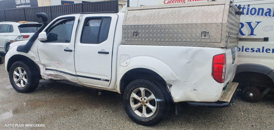 2013 Nissan Navara Right Front Door Window