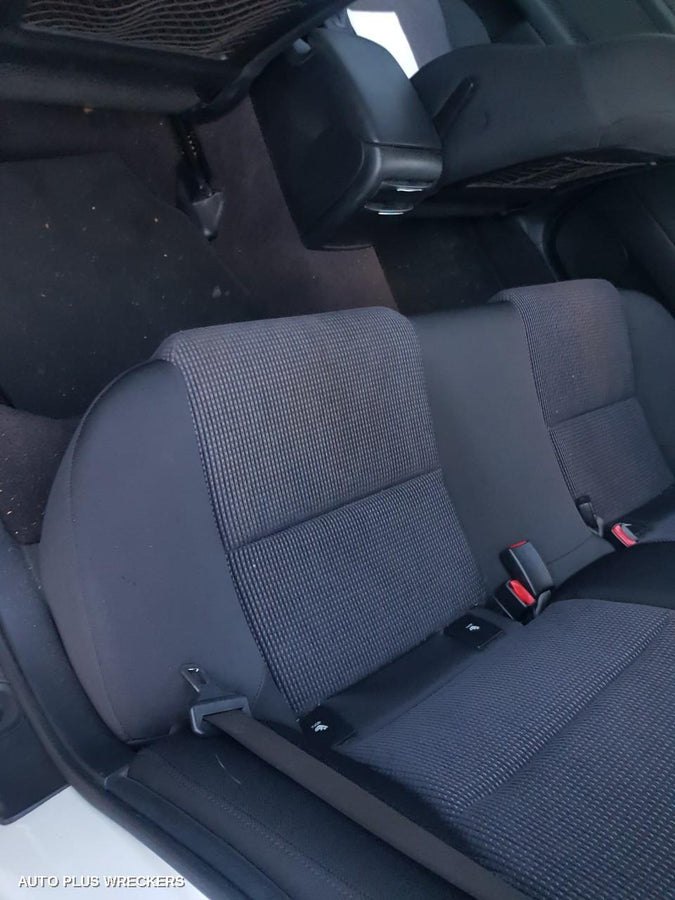 2006 Subaru Outback Right Guard