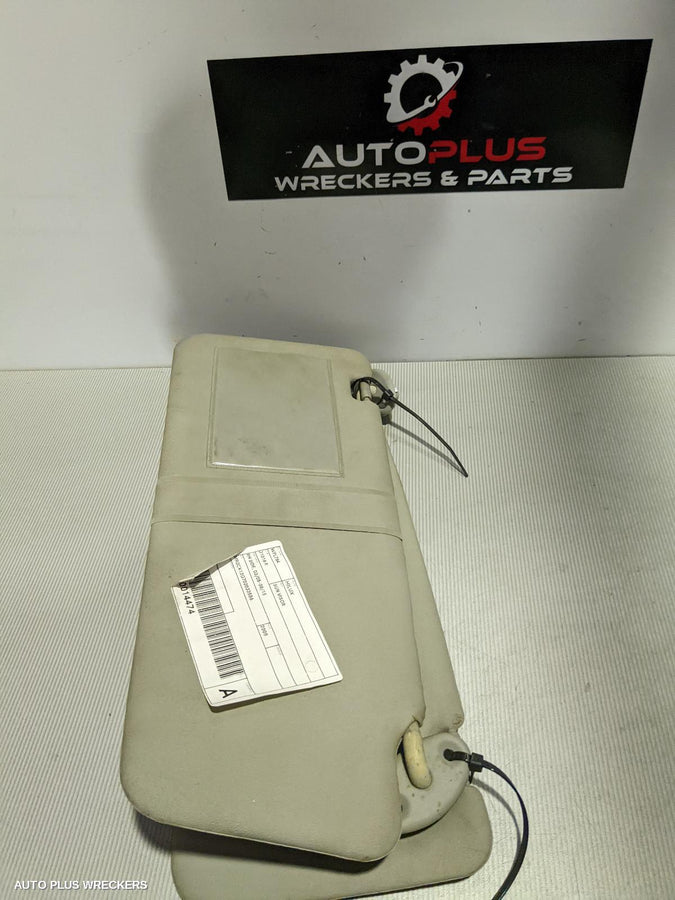 2008 Toyota Hilux Sunvisor