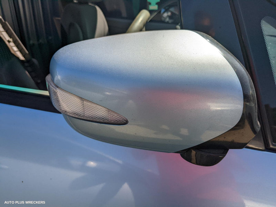 2005 Mitsubishi Grandis Bonnet