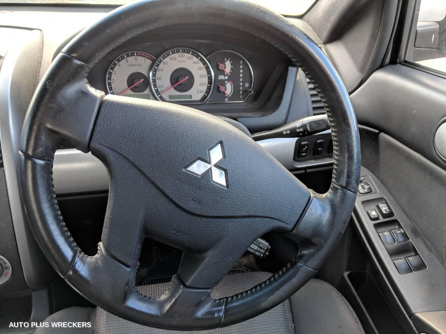 2006 Mitsubishi 380 Ignition W  Key