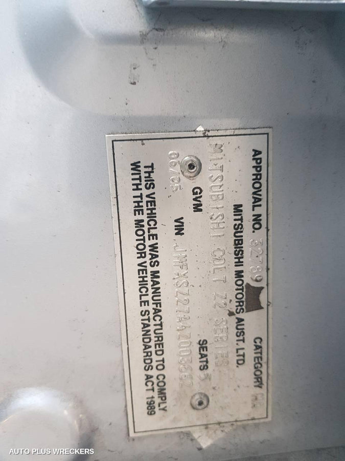 2005 Mitsubishi Colt Right Taillight