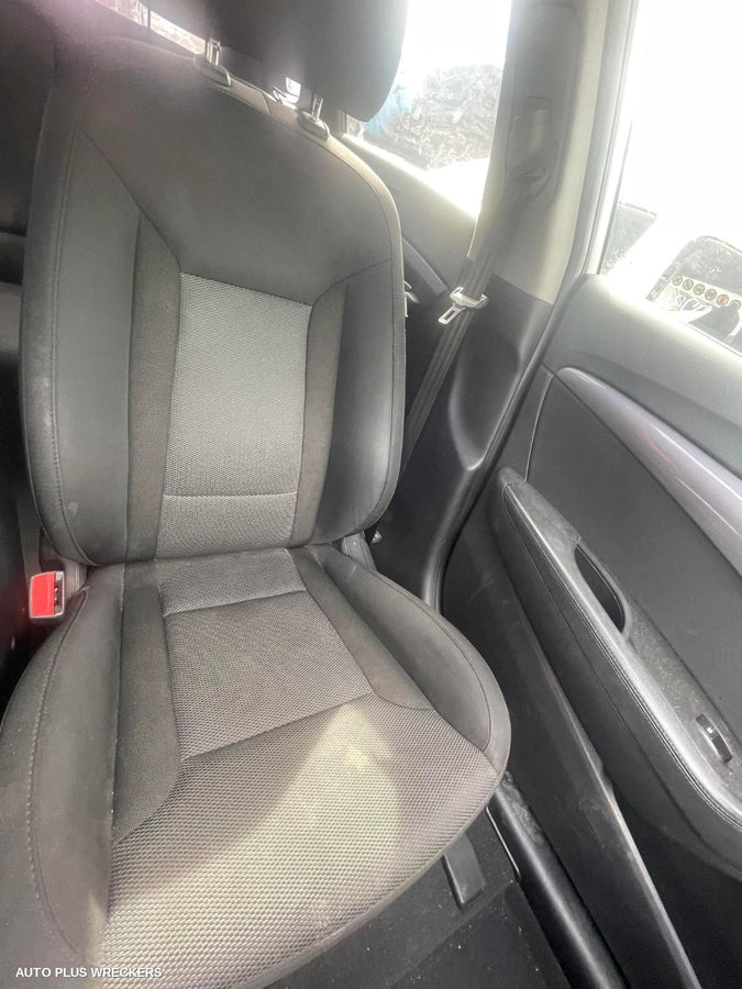 2014 Hyundai I40 Left Front Door