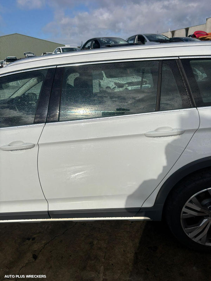 2015-2019 Volkswagen Passat Right Taillight