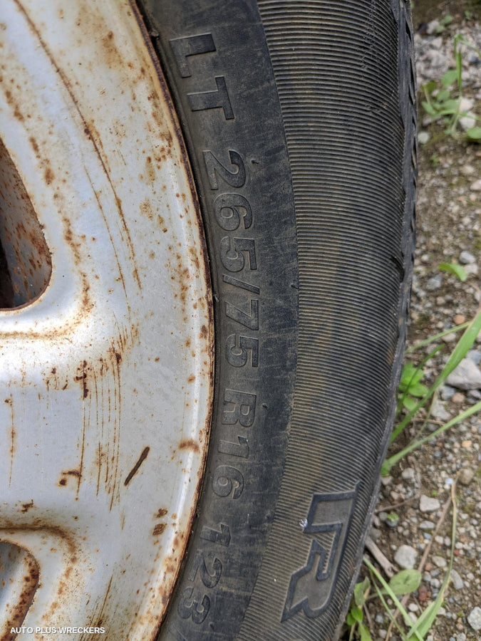 2008 Nissan Navara Left Guard