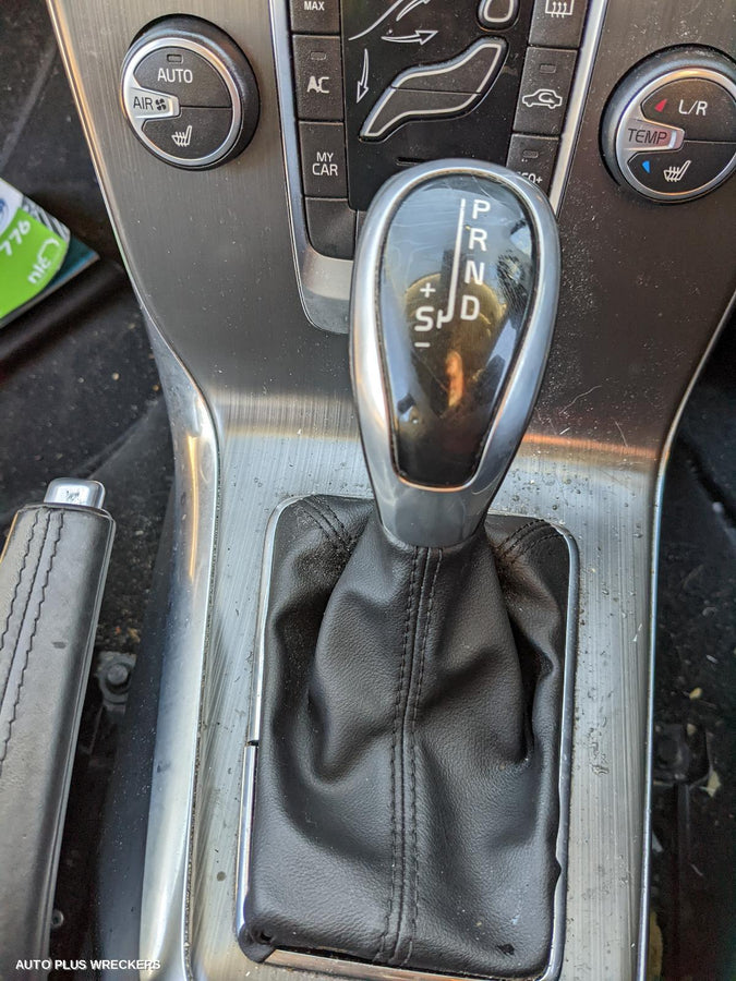 2016 Volvo S40 Left Front Door