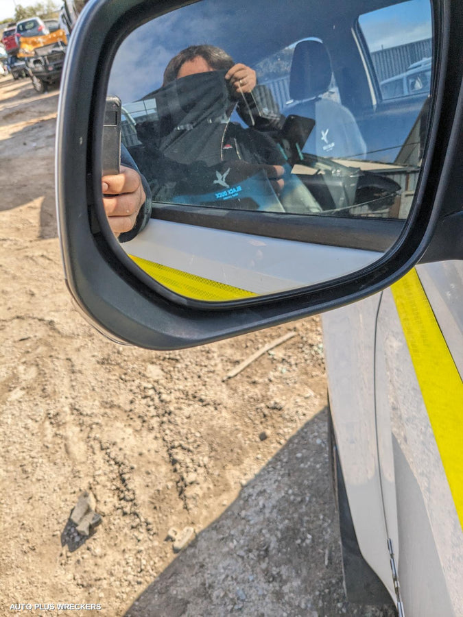 2017 Holden Colorado Right Door Mirror