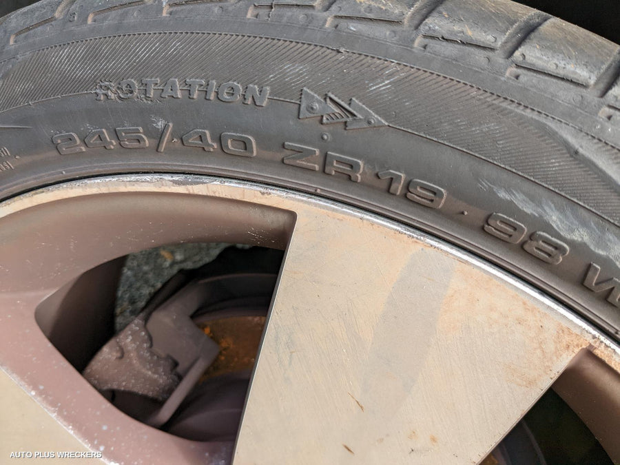 2013 Holden Commodore Left Front Hub Assembly