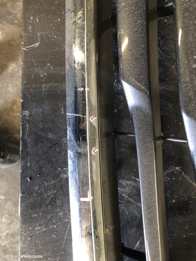 2012 Toyota Hilux Grille