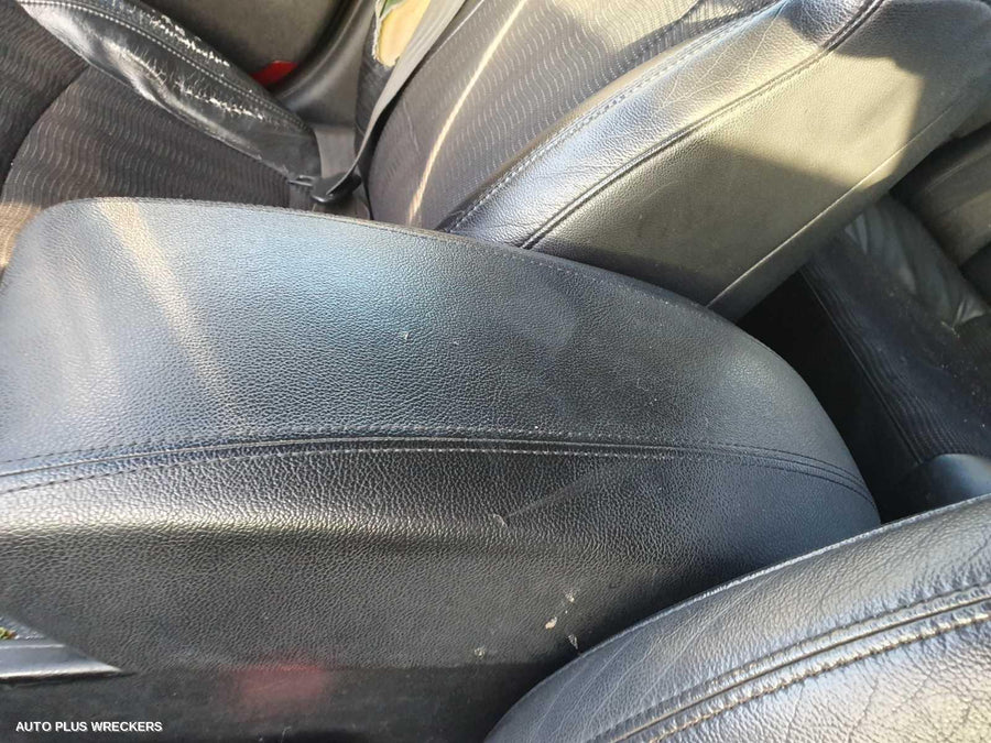 2011 Hyundai I45 Left Front Door