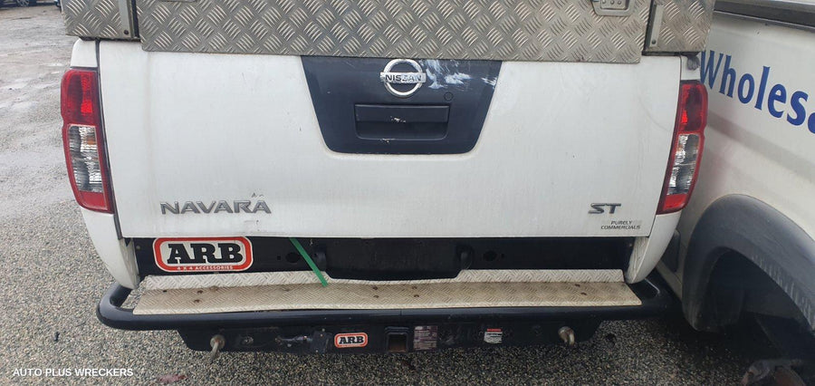 2013 Nissan Navara Right Front Door Window