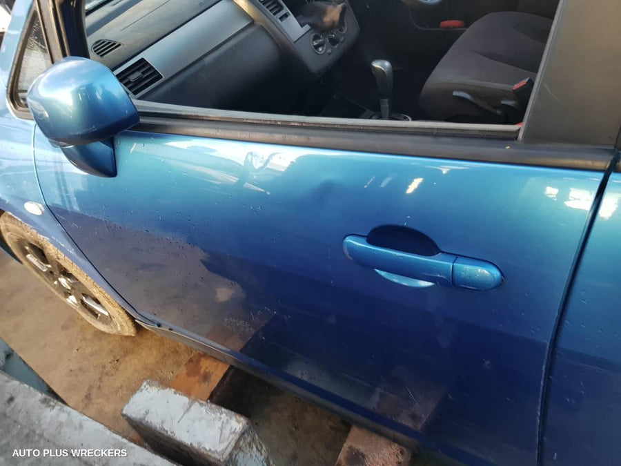 2006 Nissan Tiida Right Front Door