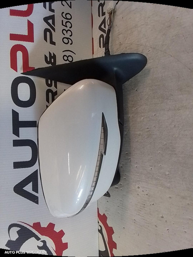 2015-2019 Nissan Juke Right Door Mirror