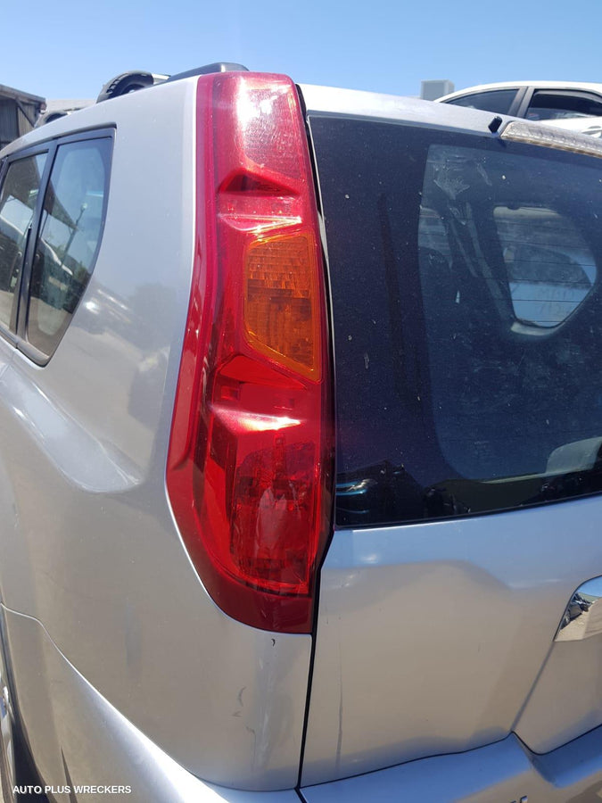 2009 Nissan Xtrail Left Front Door
