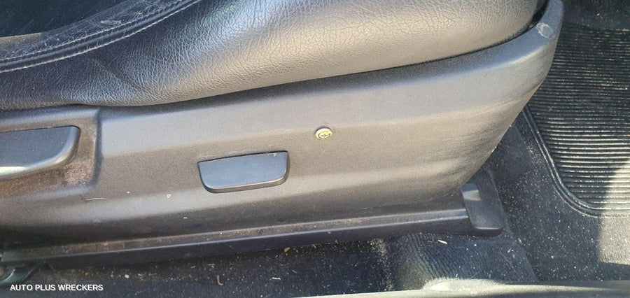 2006 Mitsubishi 380 Left Rear Door Sliding