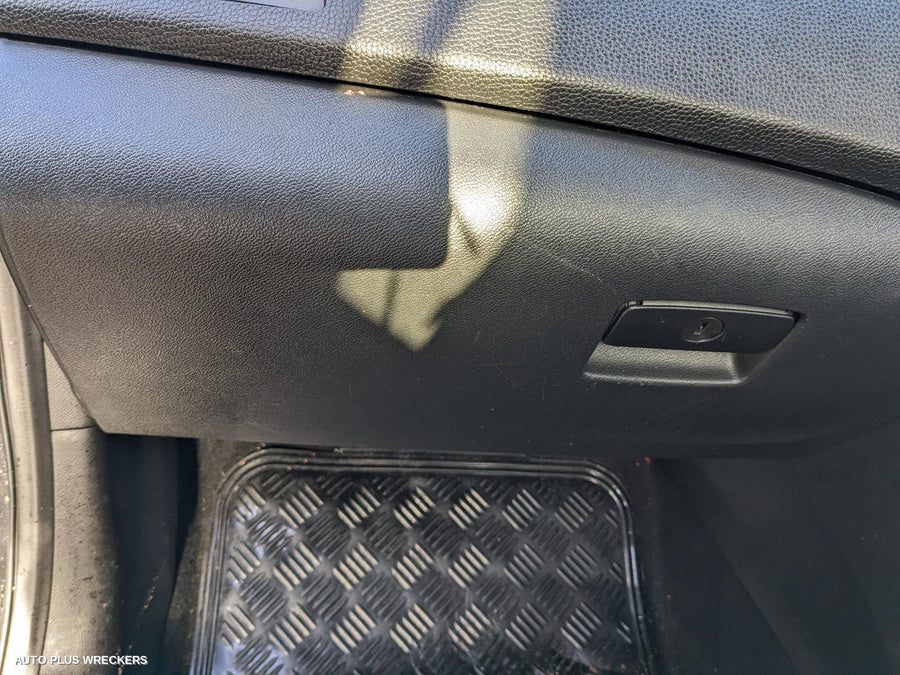 2010 Suzuki Kizashi Left Taillight