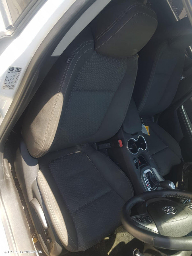 2014 Holden Commodore Right Front Window Reg Motor