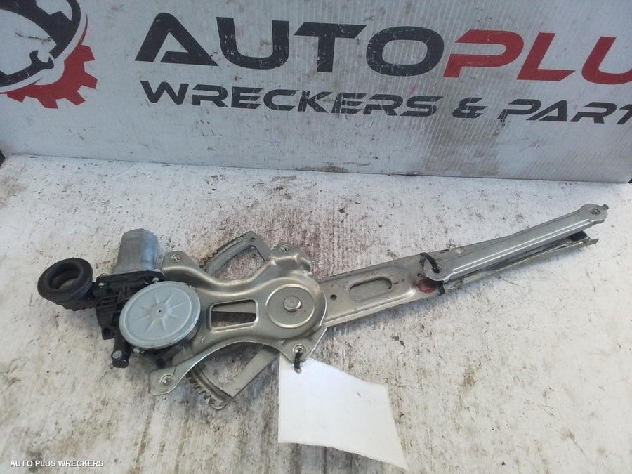 2006 Toyota Yaris Right Front Window Reg Motor