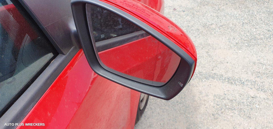 2010 Volkswagen Polo Left Front Door