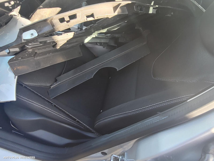 2014 Renault Clio Left Taillight