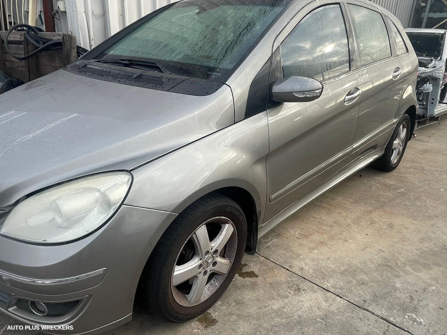 2006 Mercedes B Class Right Guard