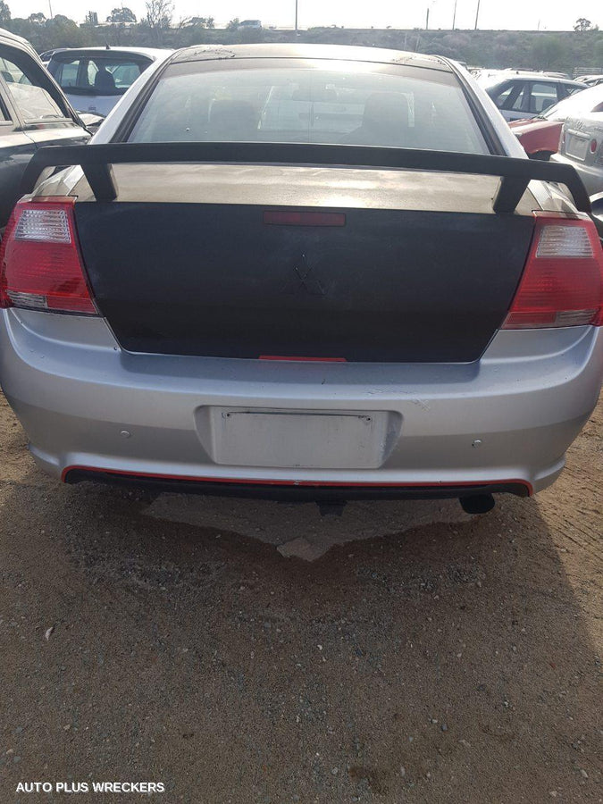 2005-2008 Mitsubishi 380 Right Headlamp