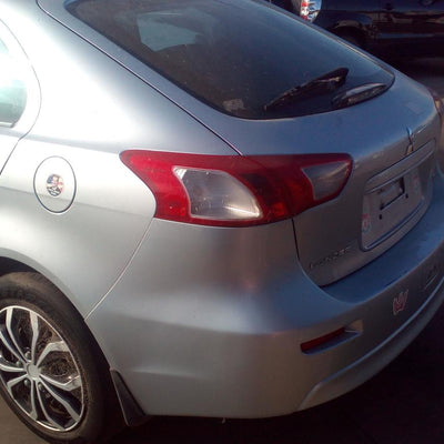 2007-2015 Mitsubishi Lancer Right Front Door Window