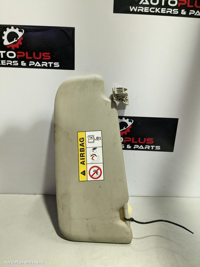 2016 Nissan Qashqai Sunvisor